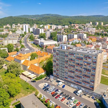 Apartmany A Studia Zamecky Park Литвинов Экстерьер фото