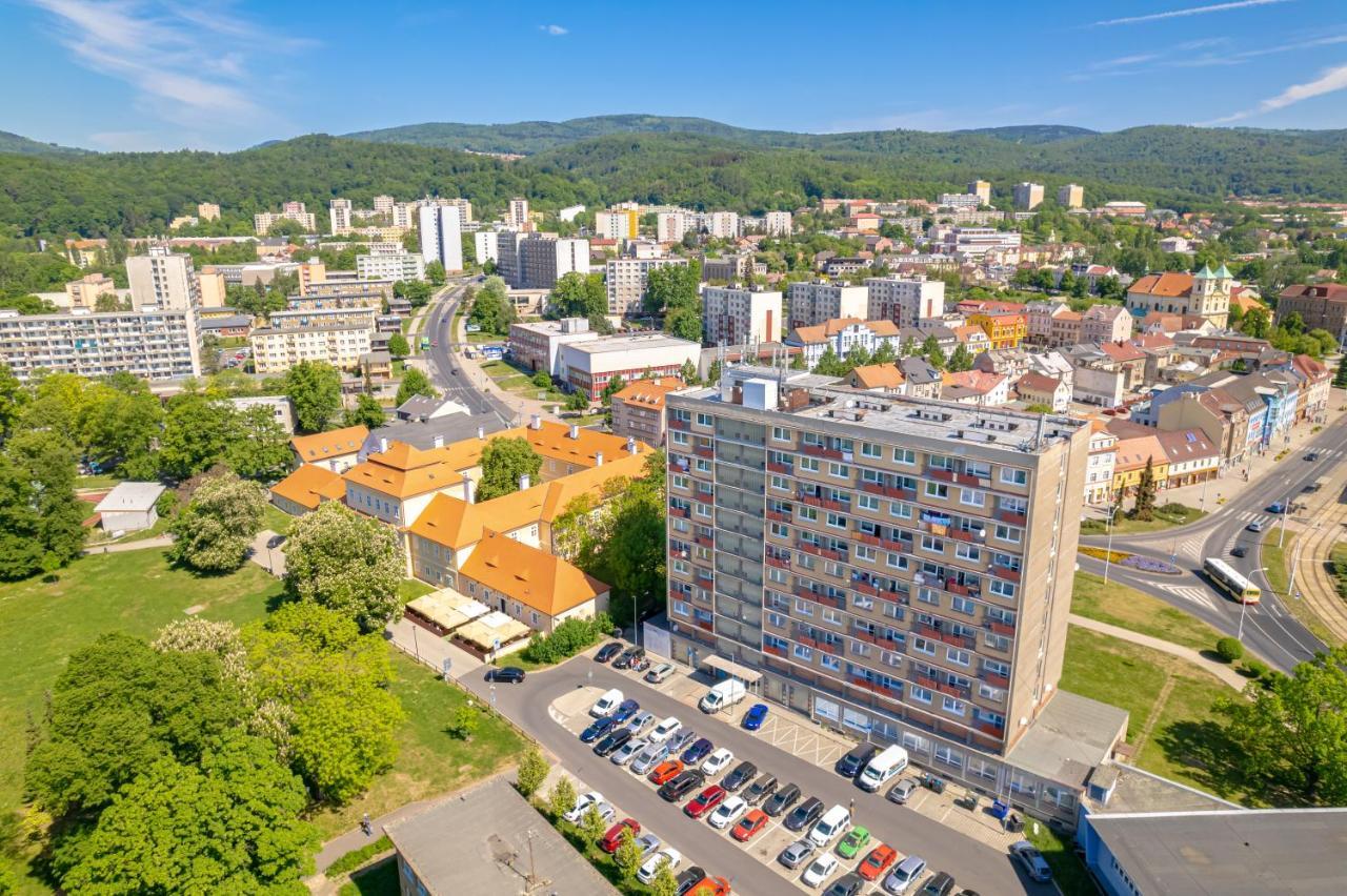 Apartmany A Studia Zamecky Park Литвинов Экстерьер фото