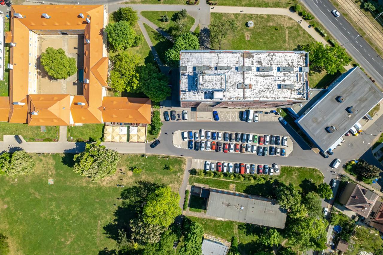 Apartmany A Studia Zamecky Park Литвинов Экстерьер фото